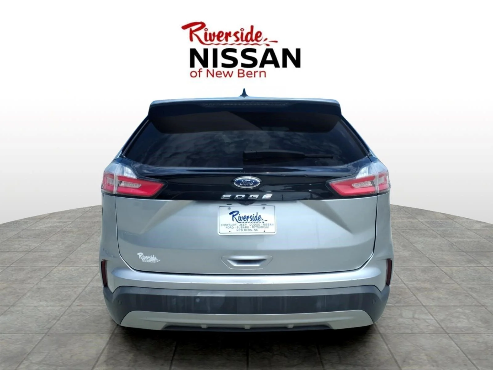 Used 2024 Silver Ford SEL image 3
