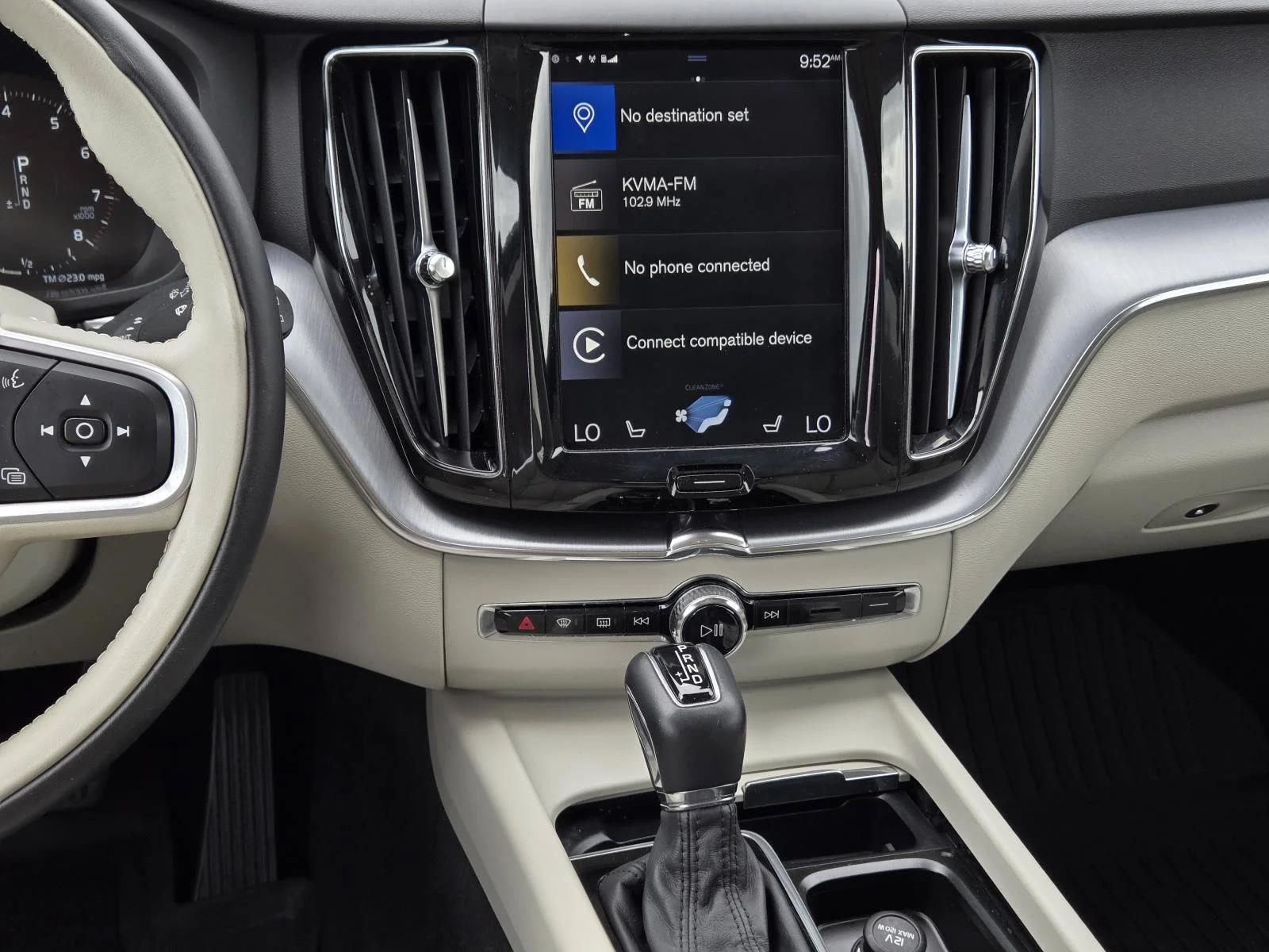 Used 2020 Crystal White Volvo Momentum image 35