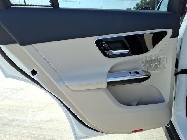New 2026 White Mercedes-Benz GLC 300 image 17