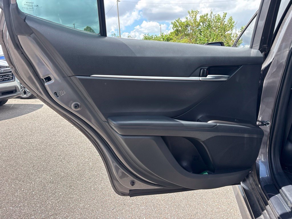 2022 Toyota Camry SE - Photo 13