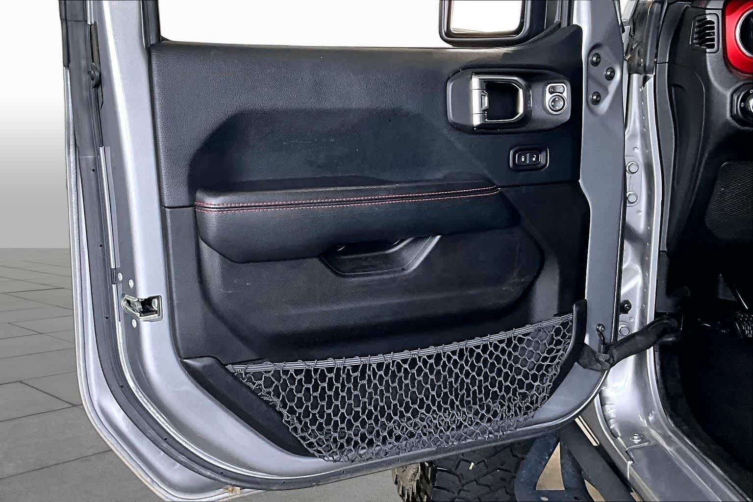 Used 2018 Billet Silver Metallic Clearcoat Jeep Rubicon image 21