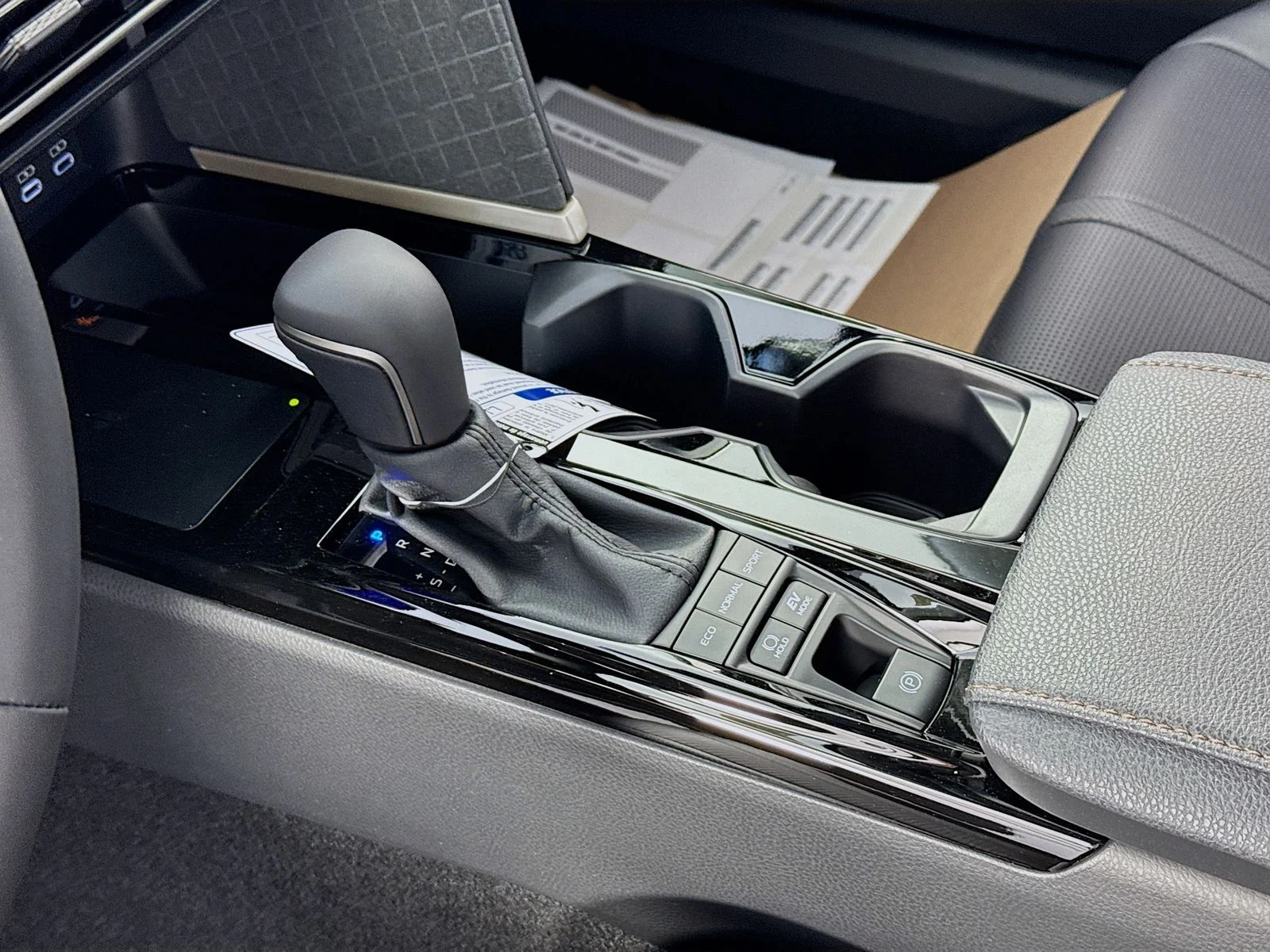 New 2026 Wind Chill Pearl <sup>1</sup> Toyota  XLE AWD image 9