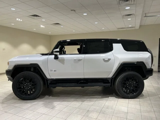 Used 2025 White GMC 2X image 2