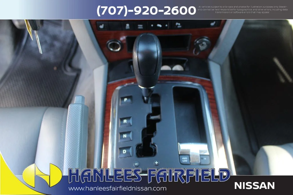 Used 2005 White Jeep Limited image 23