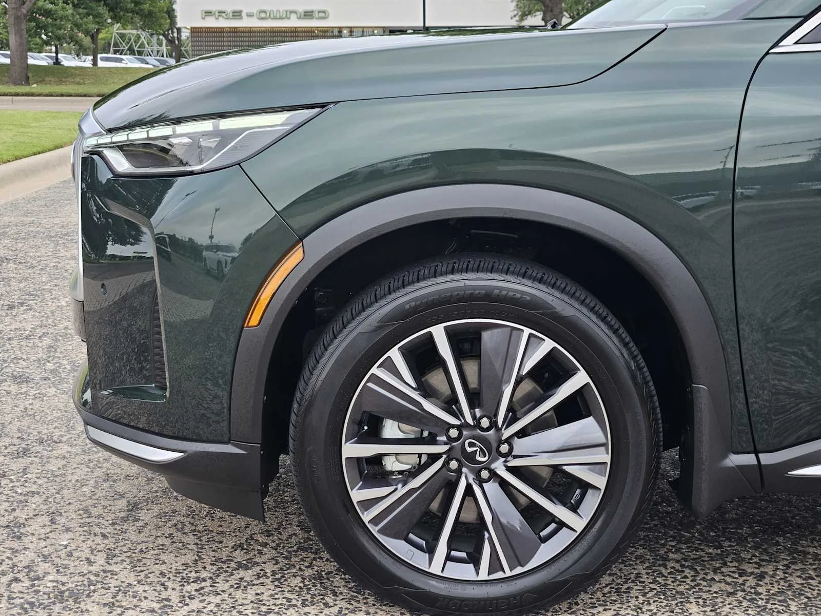 Certified Used 2026 Deep Emerald INFINITI LUXE image 9