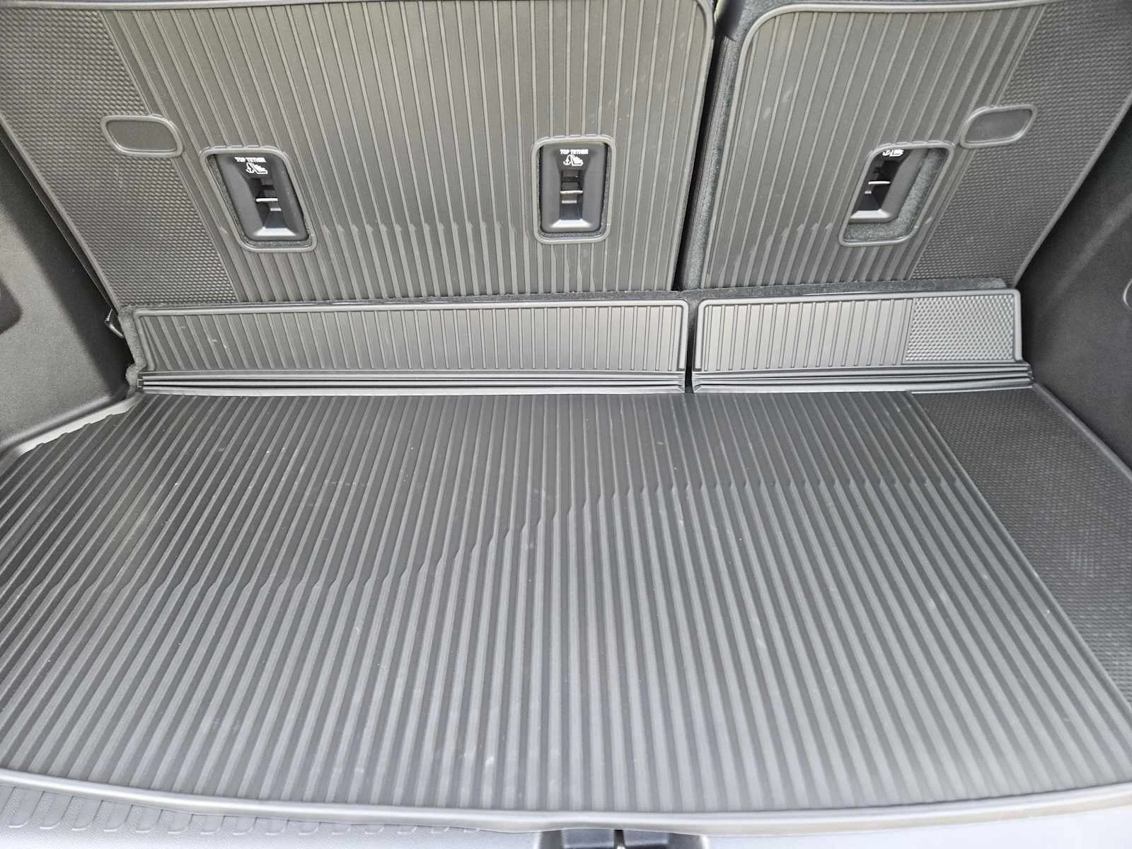 2026 GMC Acadia AT4 - Photo 21