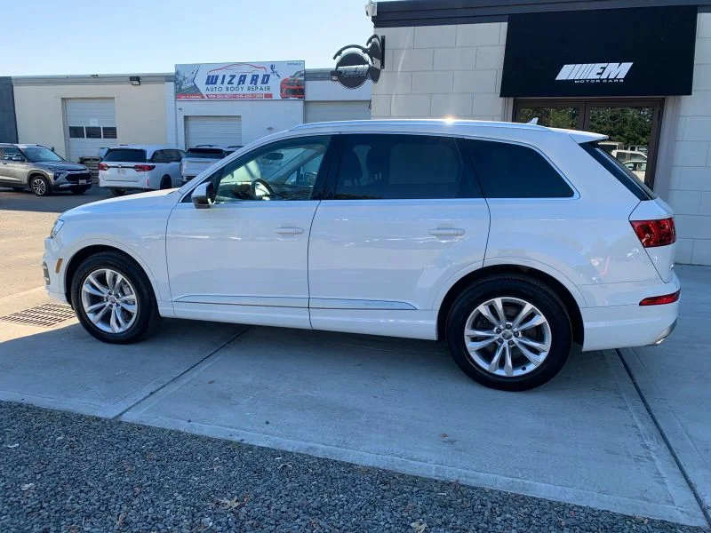 Used 2019 White Audi 55 TFSI Premium Plus Sport Utility 4D image 8