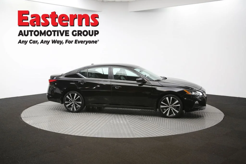 Used 2020 Black Nissan 2.5 SR image 44