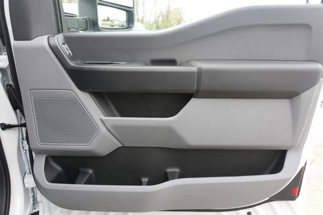 New 2026 Oxford White Ford F-550® XL image 25