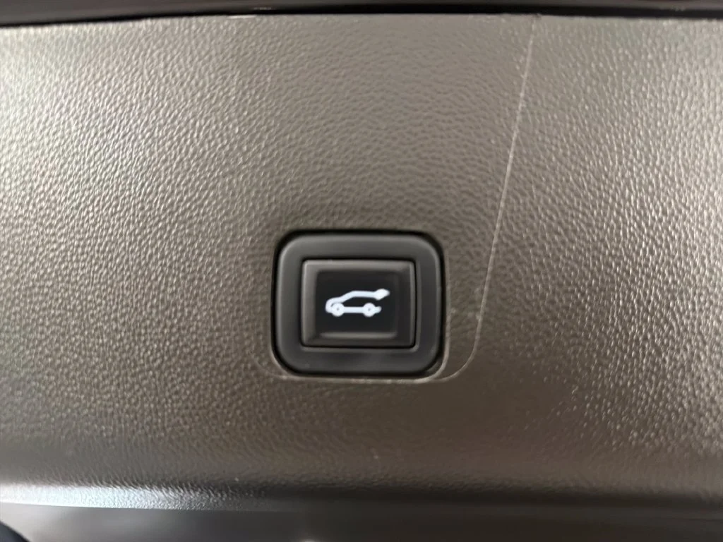 Used 2022 Black Chevrolet Premier image 9
