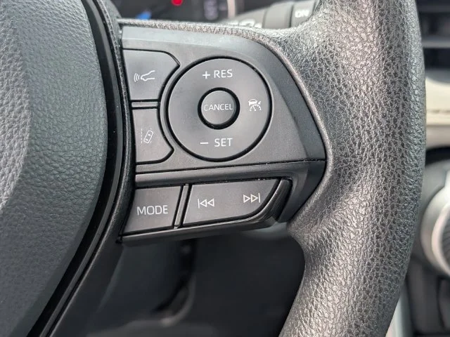 Used 2022 White Toyota XLE image 17
