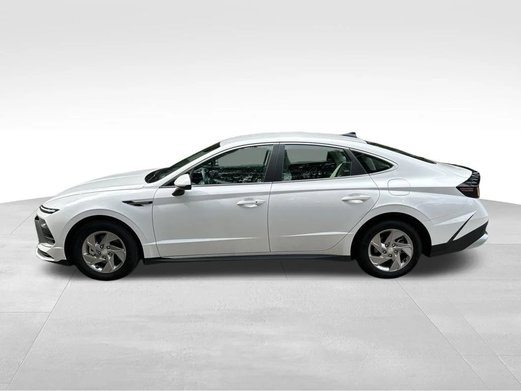 Certified Used 2026 White Hyundai SE image 2