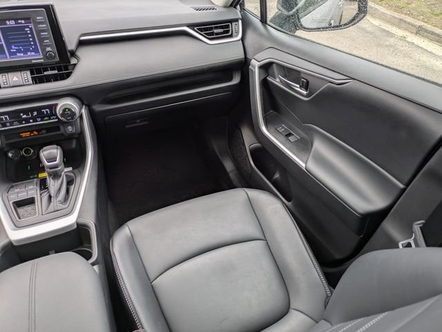 Used 2022 Silver Toyota XLE Premium image 16