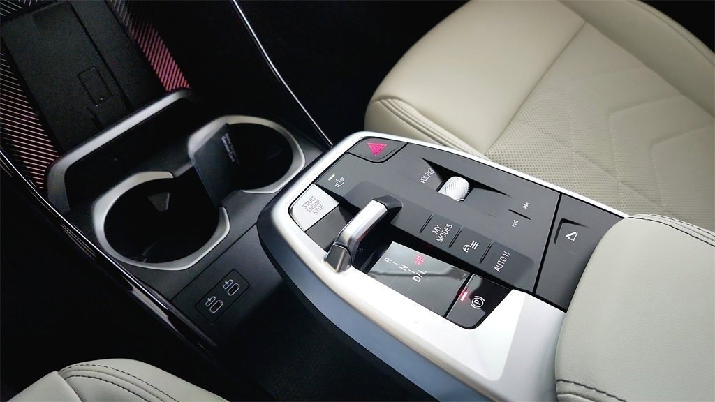 Used 2026 Black Sapphire Metallic BMW xDrive28i image 30