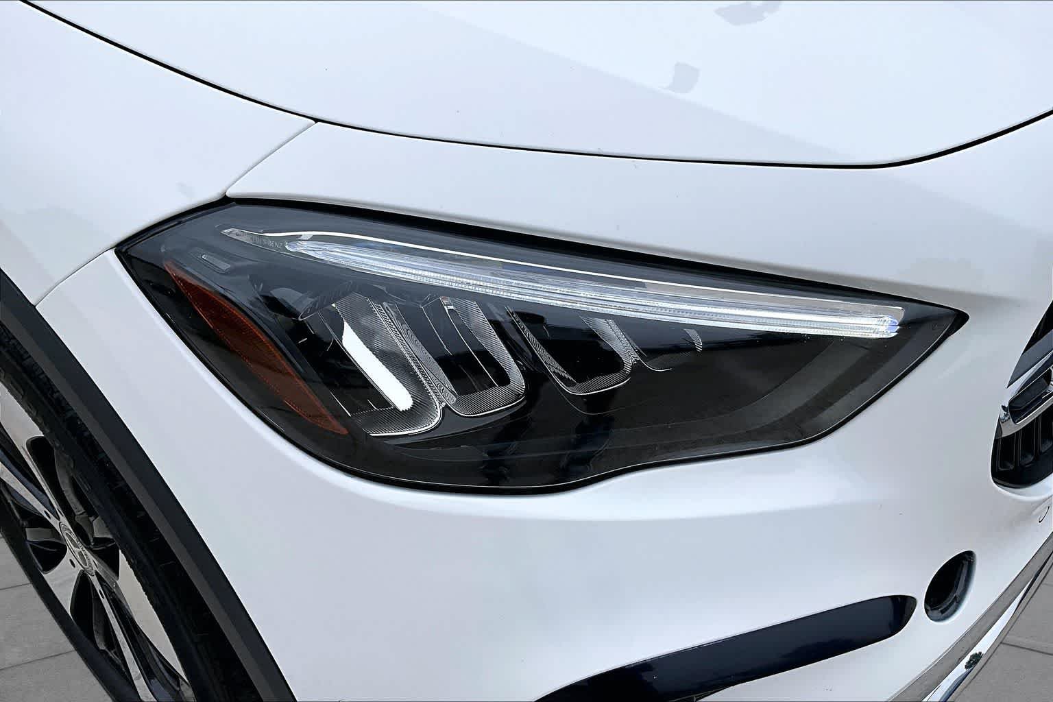 Used 2025 Polar White Mercedes-Benz GLA 250 image 27