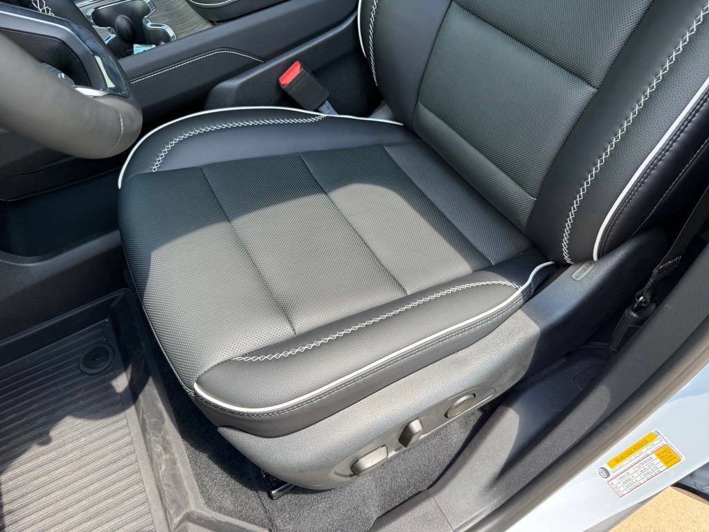 2026 GMC Acadia Denali - Photo 12