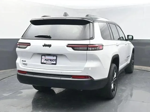 New 2025 Bright White Clear-Coat Exterior Paint Jeep Limited image 6