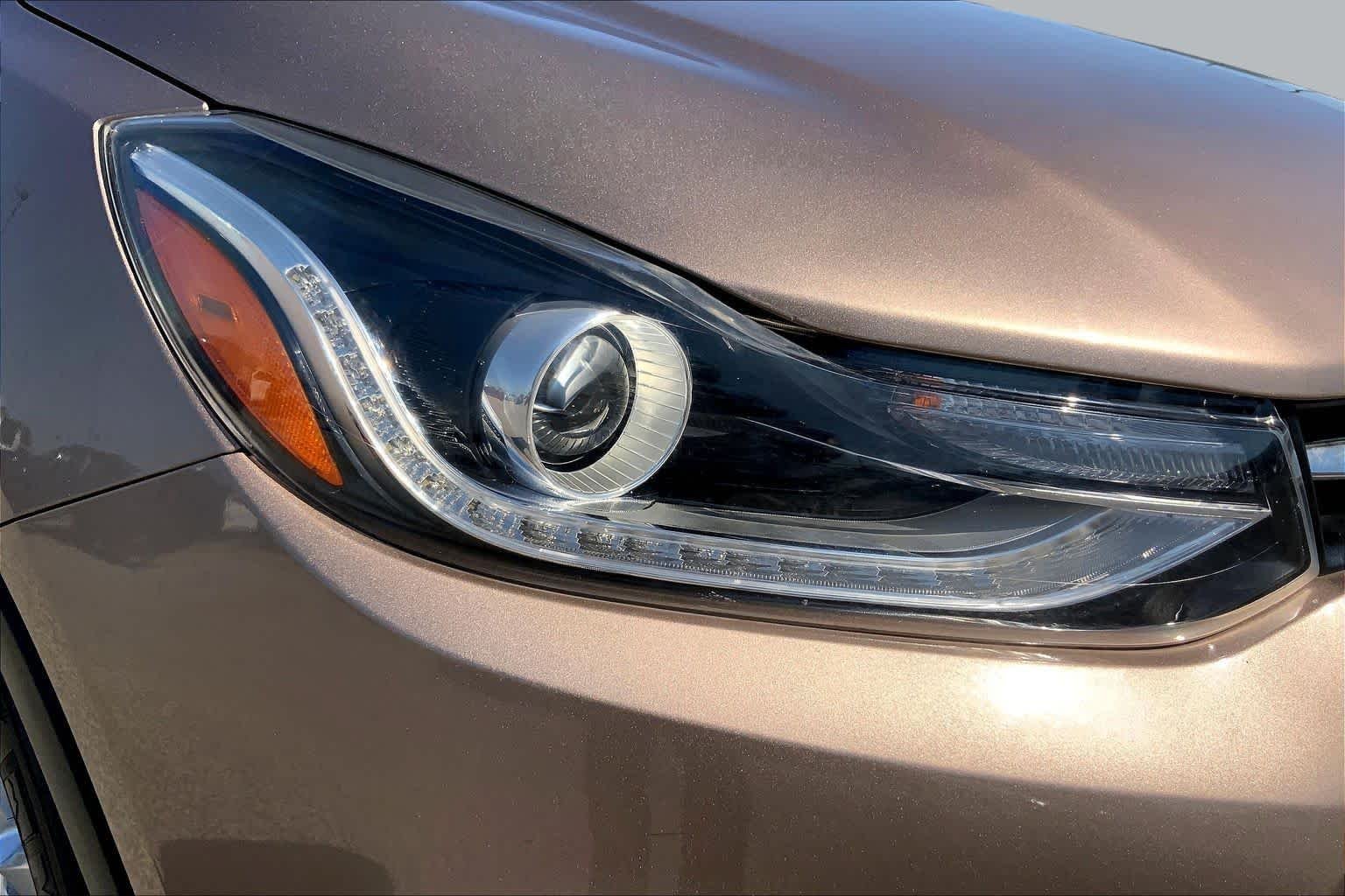 Used 2018 Sandy Ridge Metallic Chevrolet LT image 27