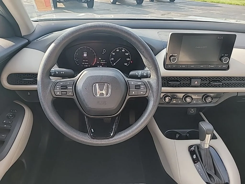 Used 2024  Honda LX image 6