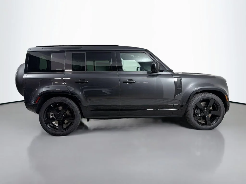 New 2026 Carpathian Grey Land Rover X-Dynamic SE image 4