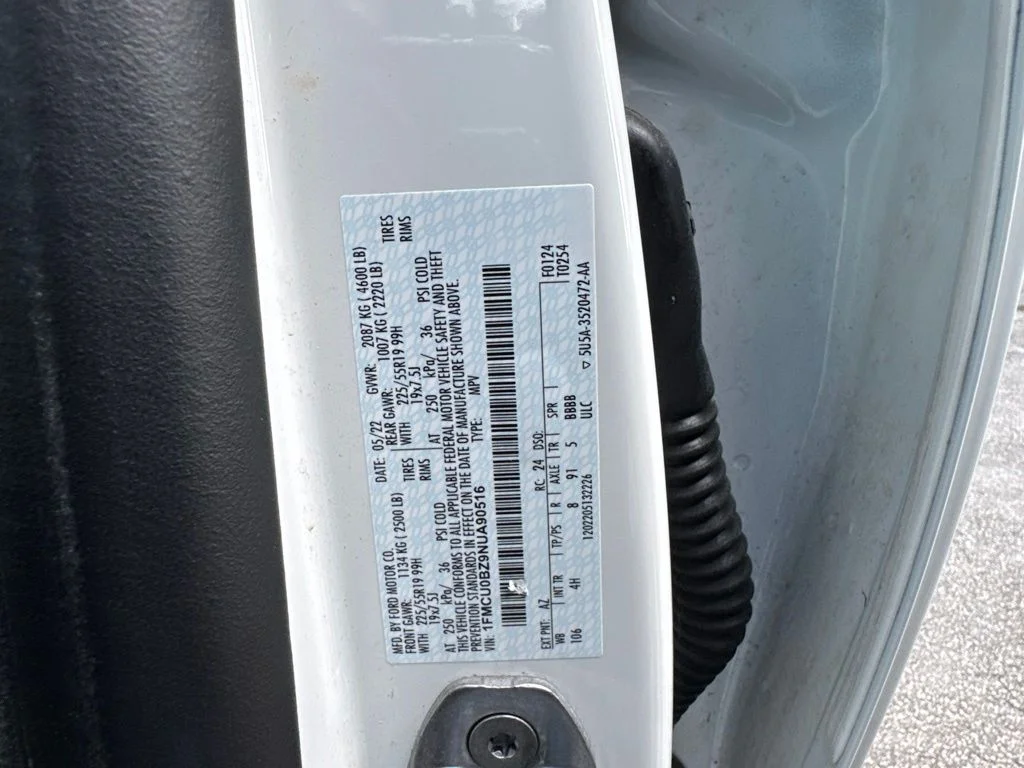 Used 2022 White Metallic Ford SE image 14