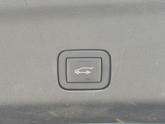 Used 2025 Gray Chevrolet Z71 image 9