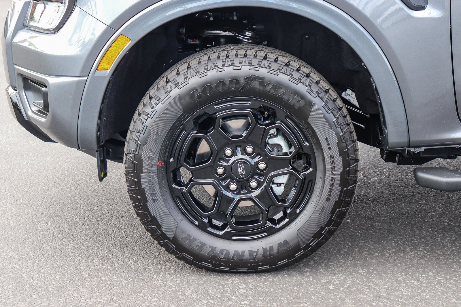 New 2026 Carbonized Gray Metallic Ford XLT image 10