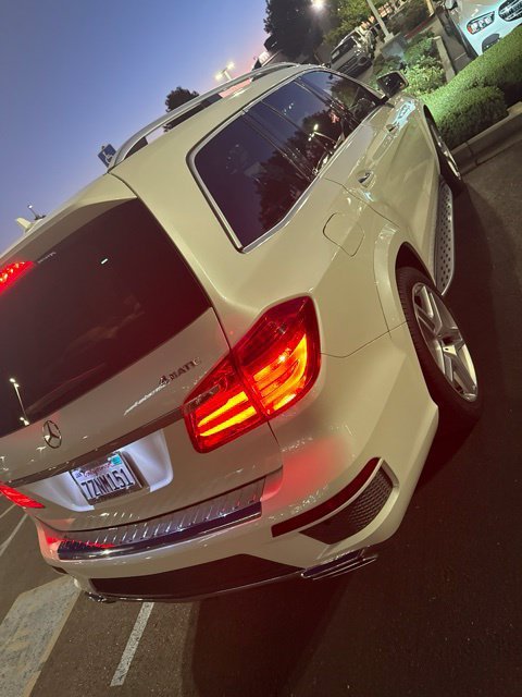 Used 2015 Diamond White Mercedes-Benz GL 550 4D Sport Utility 4MATIC® image 2