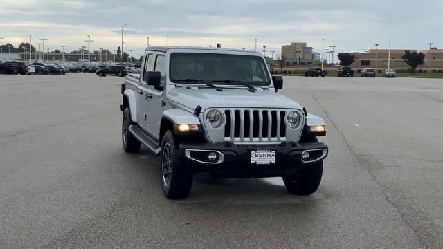 Used 2022 Silver Zynith Clearcoat Jeep Overland image 3