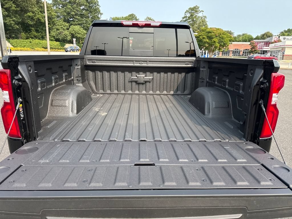 New 2026 Black Chevrolet High Country image 28