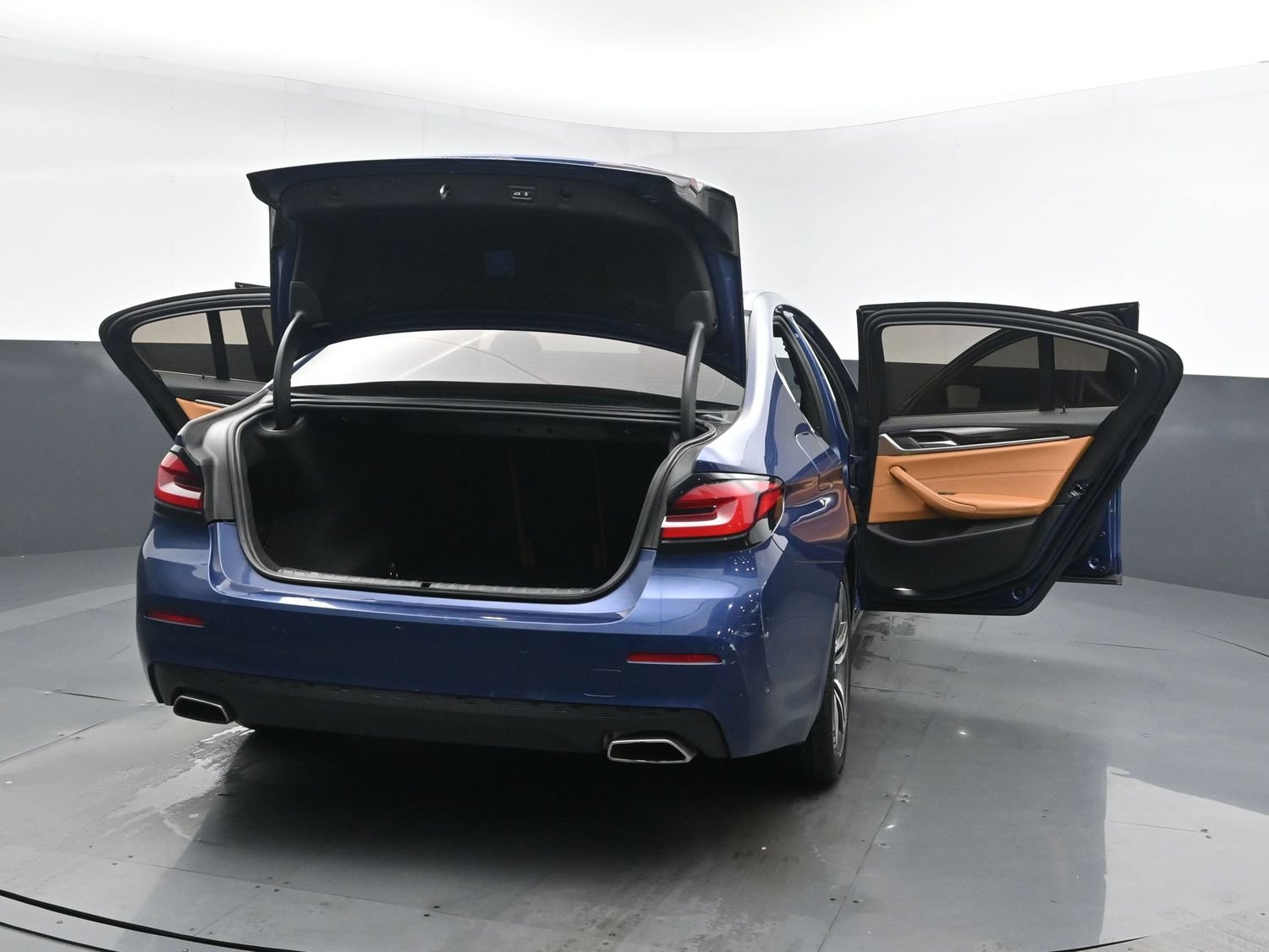 Used 2021 Phytonic Blue Metallic BMW 530i xDrive image 26