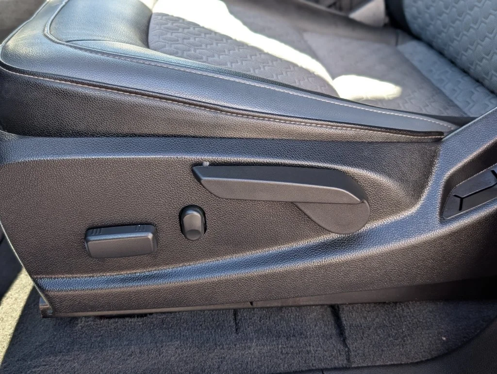 Used 2020 Red Chevrolet Z71 image 26