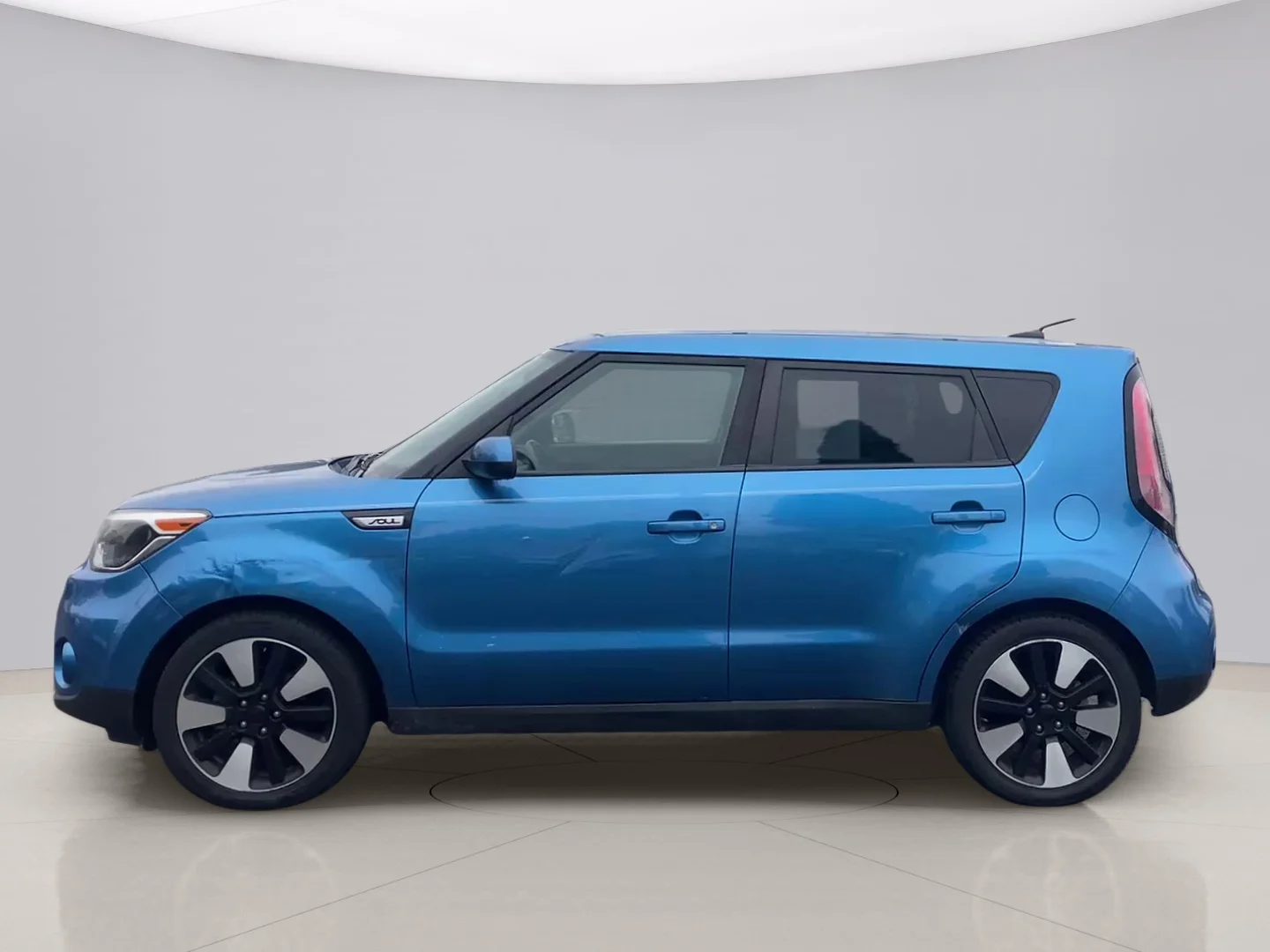 Used 2018 Blue Kia + image 8