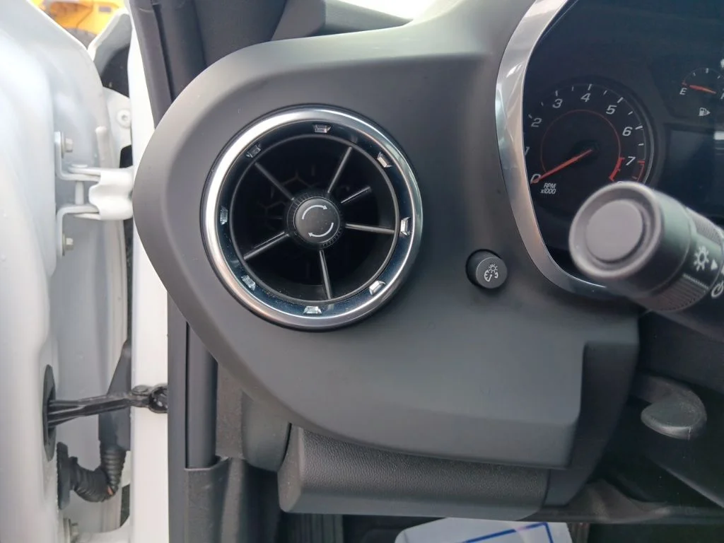 Used 2021 Summit White Chevrolet 1LT image 17