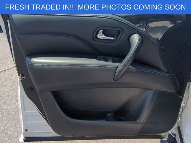 Used 2023 White INFINITI LUXE image 12