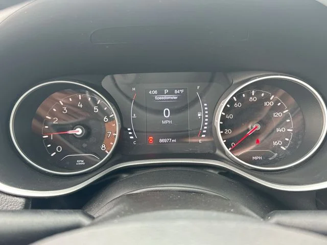 Used 2018 Gray Jeep Latitude image 17