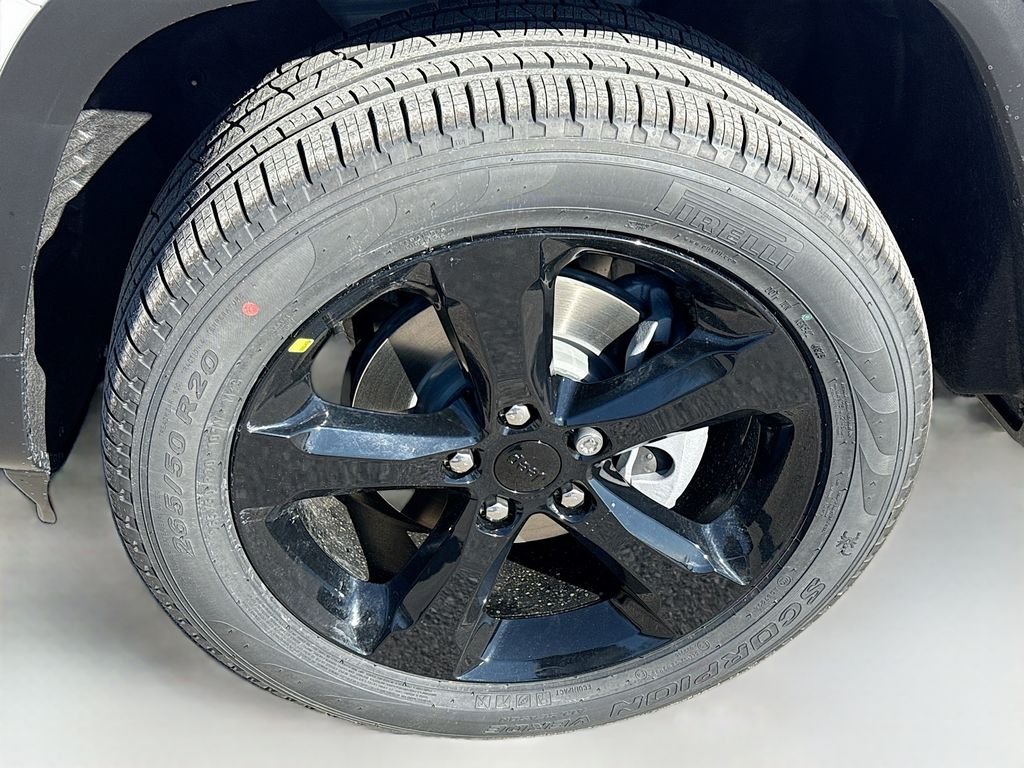 New 2026 Bright White Clear-Coat Exterior Paint Jeep Limited image 9
