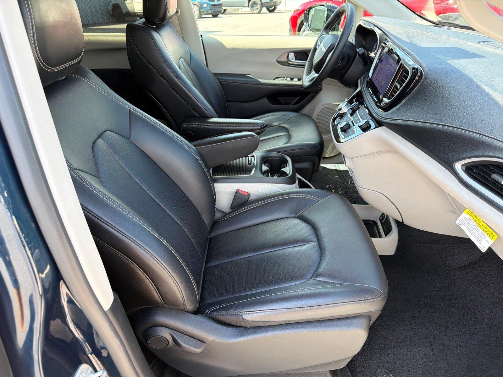 Used 2024 Fathom Blue Pearlcoat Chrysler Touring L image 31