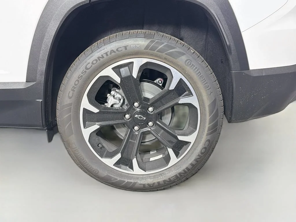 New 2027 Summit White Chevrolet LT image 30