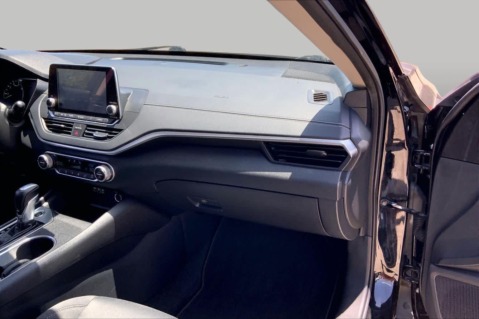 Used 2019 Super Black Nissan 2.5 SV image 19