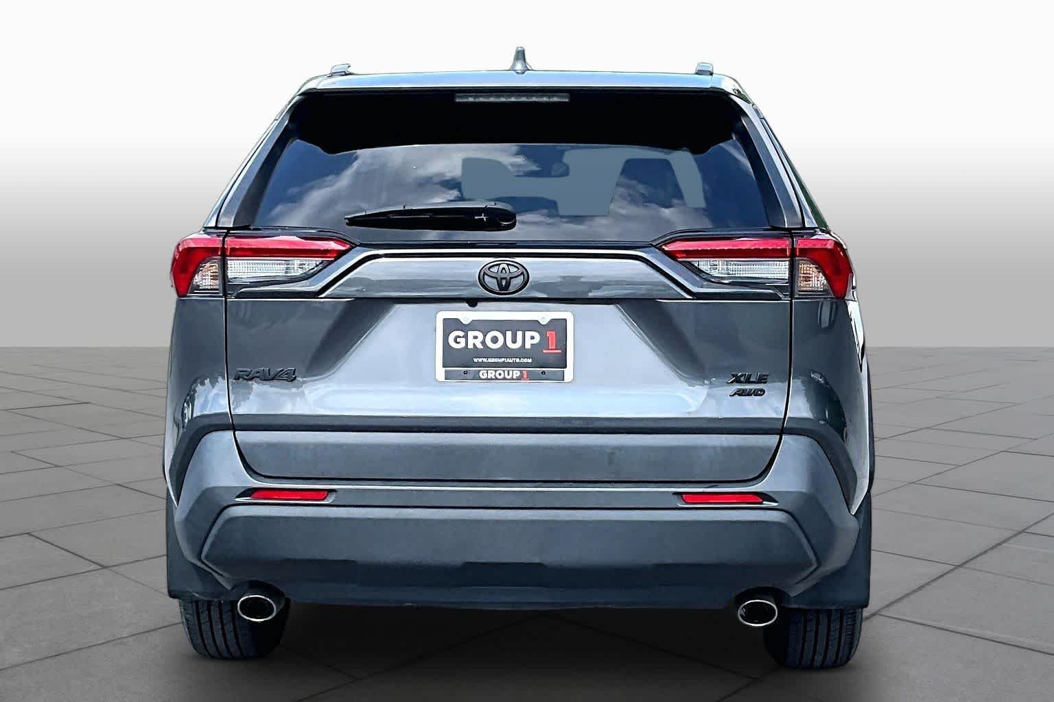 Used 2019 Magnetic Gray Metallic Toyota XLE image 5