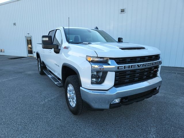Used 2023 White Chevrolet LT image 3