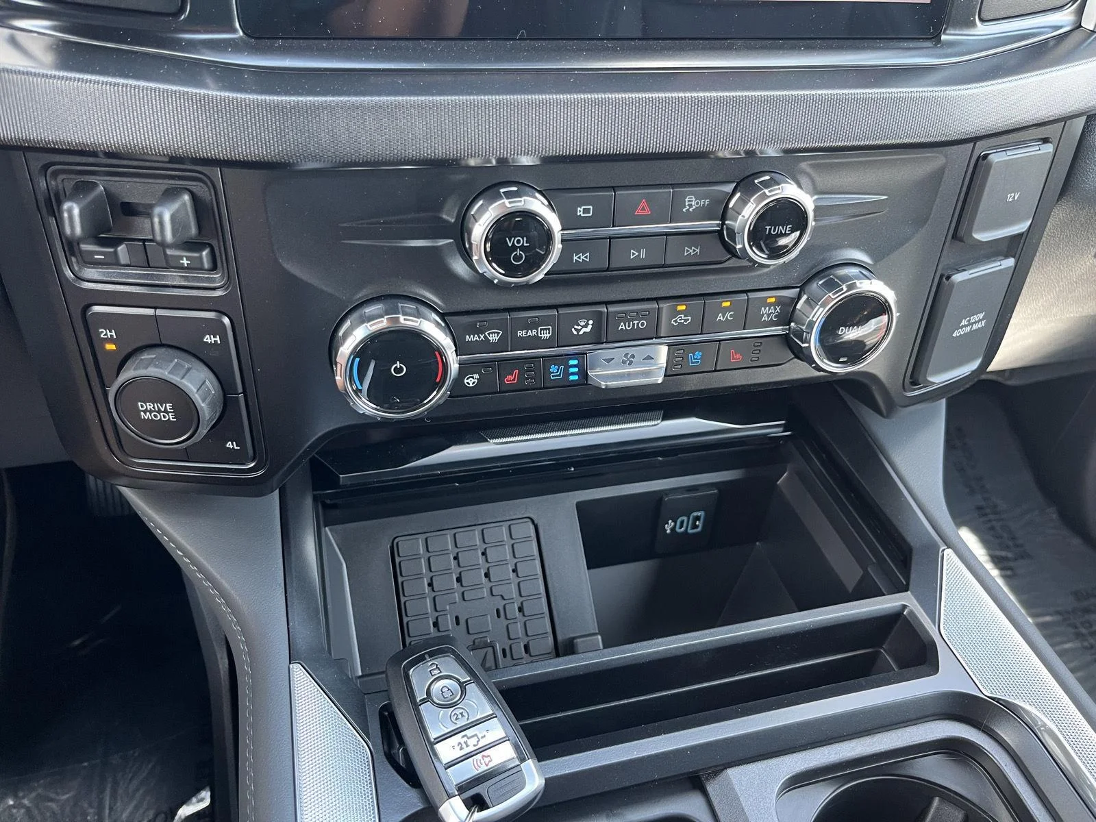 New 2026 Star White Metallic Tri-Coat Ford F-350® Platinum® image 22