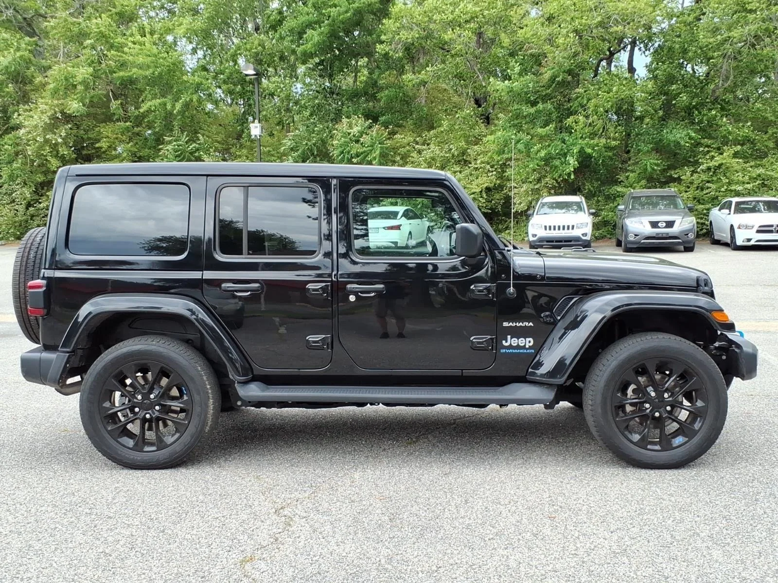 Used 2023 Black Clearcoat Jeep Sahara image 6