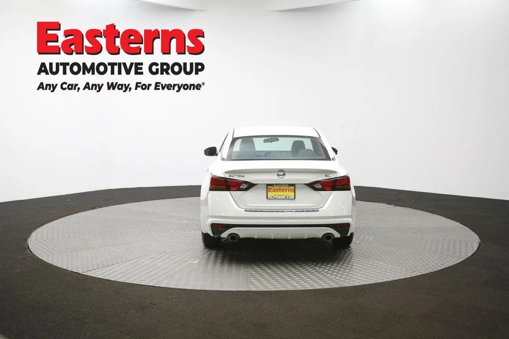 Used 2022 White Nissan 2.5 SL image 36