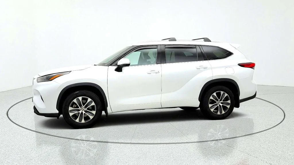 Used 2022 Not Specified Toyota XLE AWD image 8