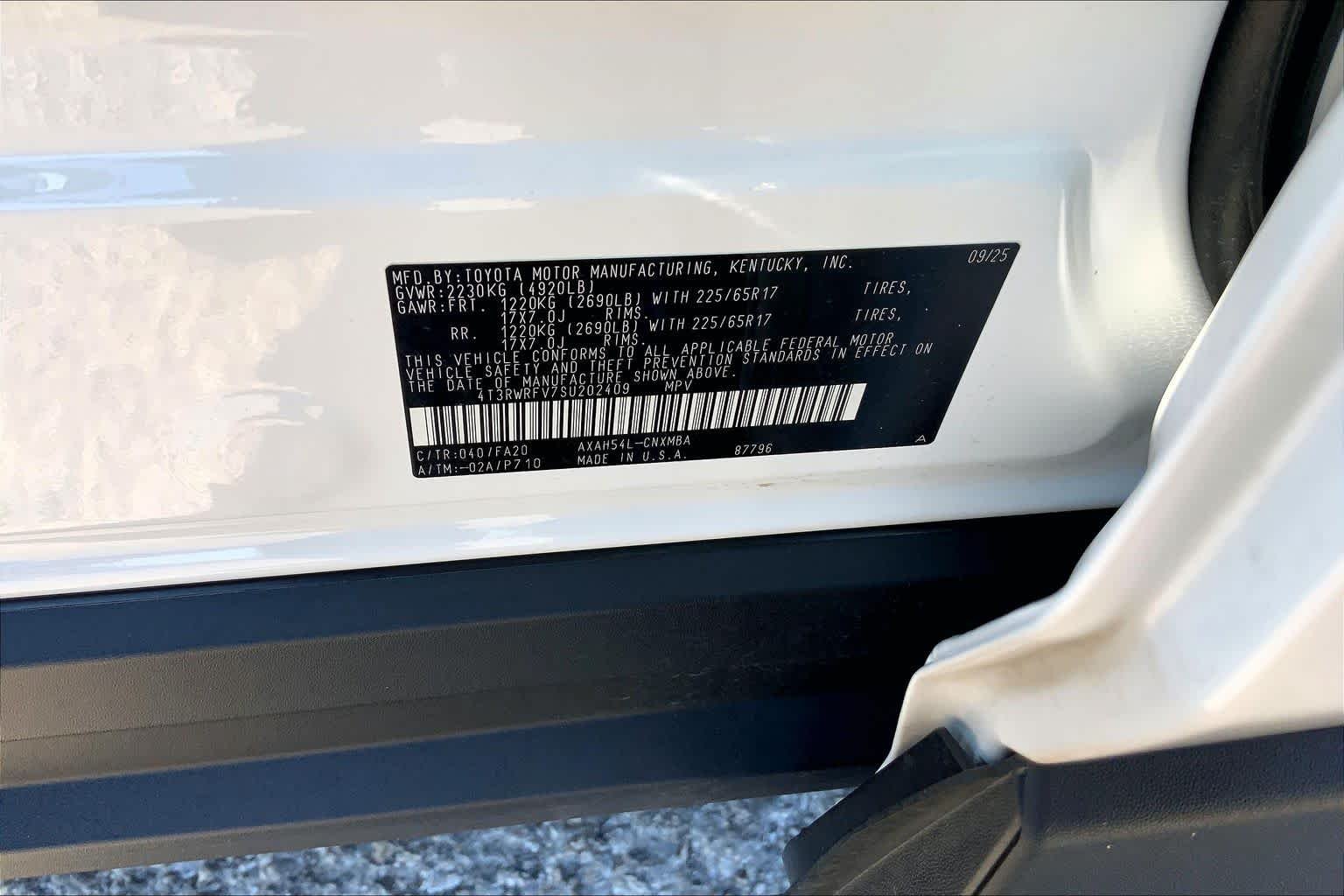 Used 2025 Ice Cap Toyota Hybrid XLE image 31