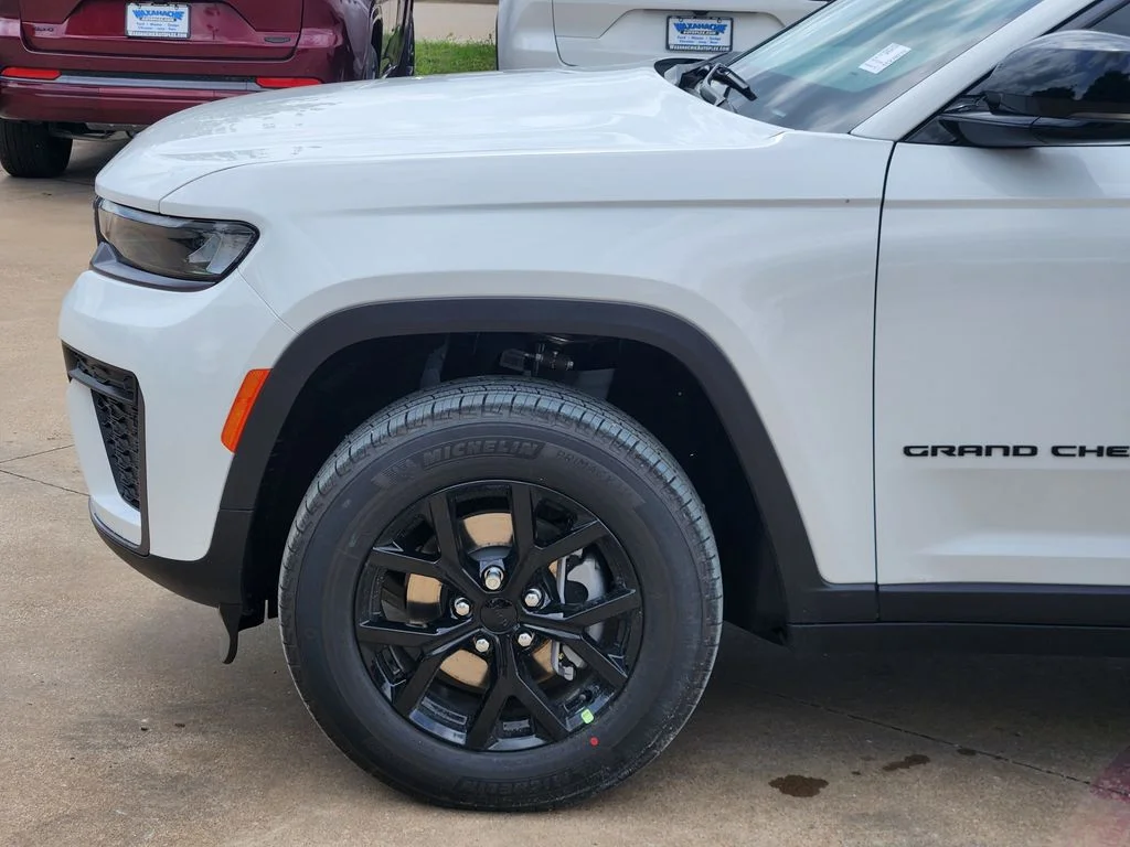 New 2026 Bright White Clear-Coat Exterior Paint Jeep Altitude image 6