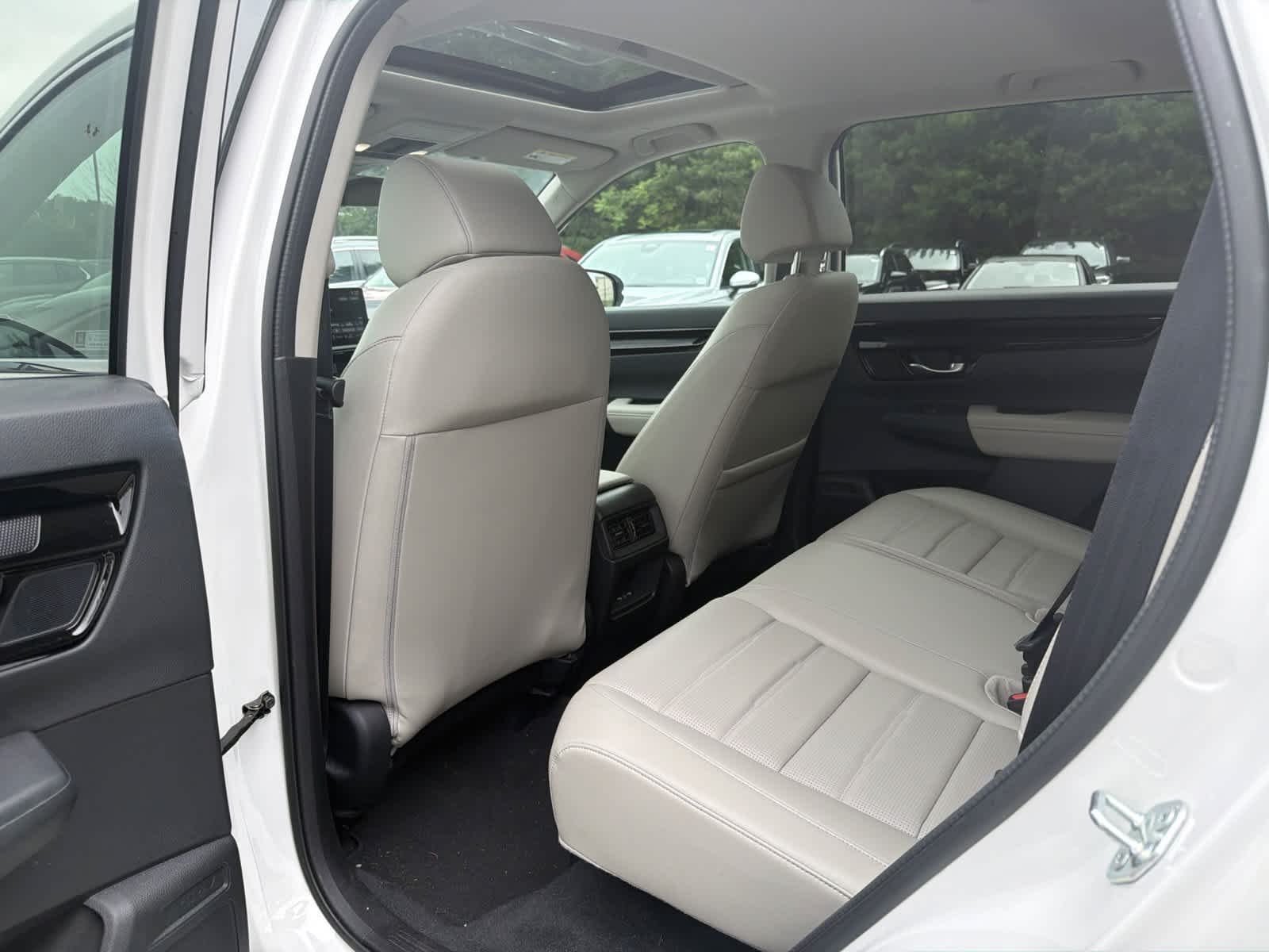 Used 2024 Platinum White Pearl Honda EX-L image 9
