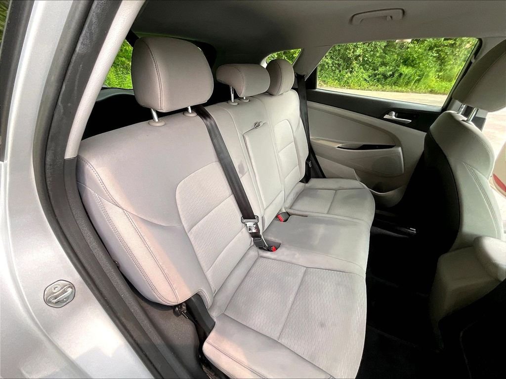 Used 2019 Silver Hyundai SE image 19